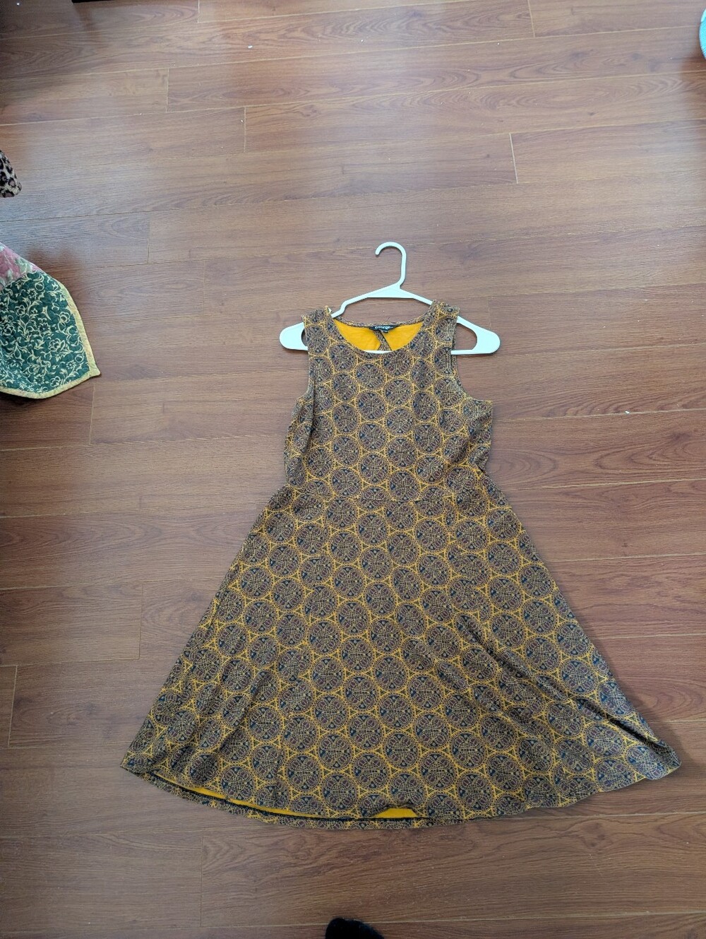 Geometric Pattern Midi Dress - Picture 10 of 10